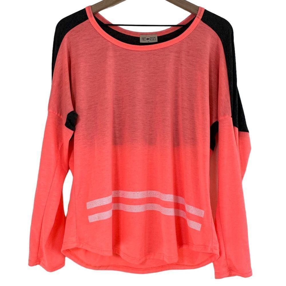 Free Kisses Graphic Get Fit Long Sleeve Activewear Streetwear Top Junior’s Large - Picture 1 of 7